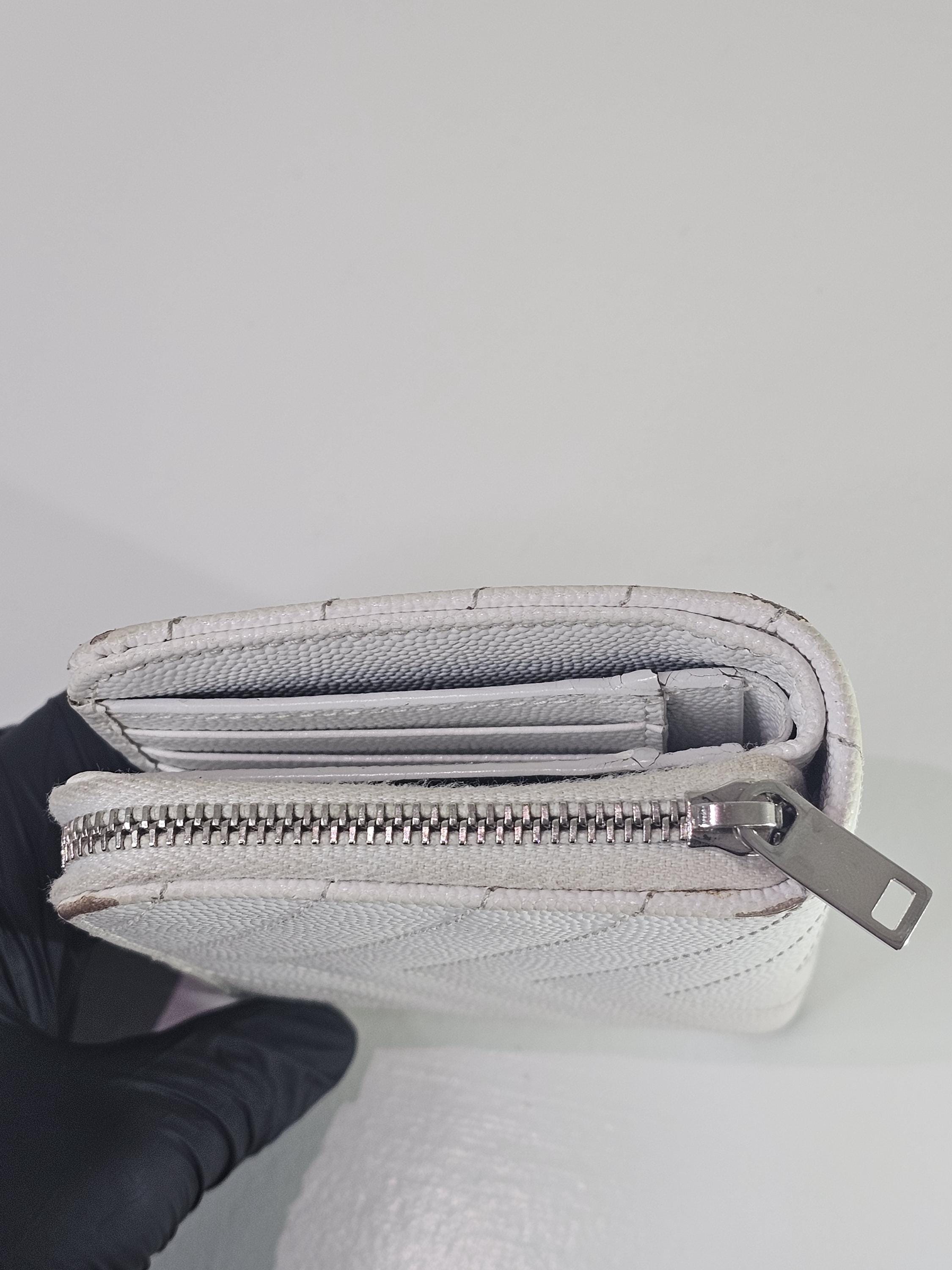 本物のYSLホワイトキルティング二つ折り財布 - Etsy 日本