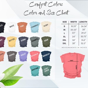 Może przedstawiać: Tabela kolor&oacute;w i rozmiar&oacute;w koszulek Comfort Colors. Tabela przedstawia r&oacute;żne kolory koszulek, w tym czarny, biały i jagodowy. Wymiary podane są w calach, w rozmiarach od S do 3XL. Diagram ilustruje pomiary klatki piersiowej i długości.