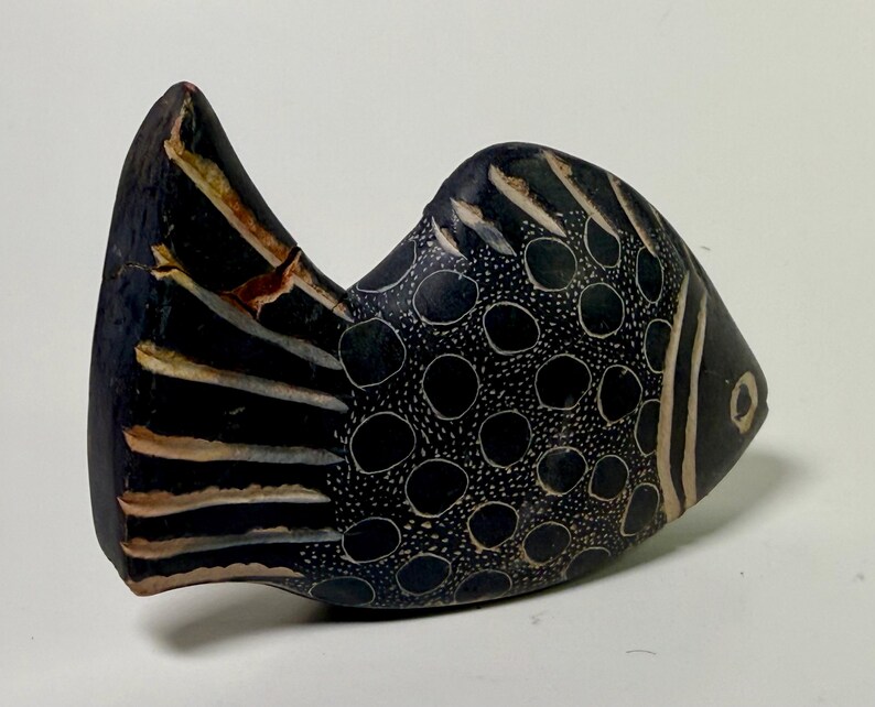 Grande Broche Vintage En Bois D'ébène Forme Poisson - Bijou Occasion En Excellent état