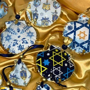 Hanukkah Shell Ornaments, Oyster Ornament, Large Scallop Ornament, Menorah Decorations, Jewish Holiday, Happy Hanukkah, Passover, Coastal