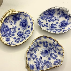 Blue Floral Delft Clam and Oyster Shells, Single or set, Wedding Theme, Jewelry Trinket Dish, Bridesmaid Gift, favor floral shell Decoupage