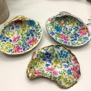 Colorful Floral Clam and Oyster Shells, Single or set, Wedding Theme, Jewelry Trinket Dish, Bridesmaid Gift, favor floral shell Decoupage