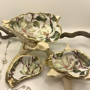 White Magnolia Floral Oyster Shells Set, Wedding Theme, Jewelry Trinket Dish, Bridesmaid Gift, Baby Shower favor Flower Decoupage