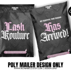 Könnte beinhalten: Zwei schwarze Poly-Mailer-Taschen mit Herzmuster. Auf einer Tasche steht "Lash Kouture" in rosa und weißer gotischer Schrift. Auf der anderen Tasche steht "Hey Beautiful, Your Package Has Arrived!" in rosa und weißer gotischer Schrift.