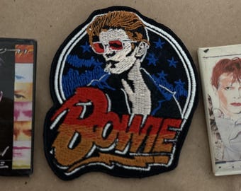 David Bowie Rock Music pin lot 2 vintage pins buttons ansd sew on patch