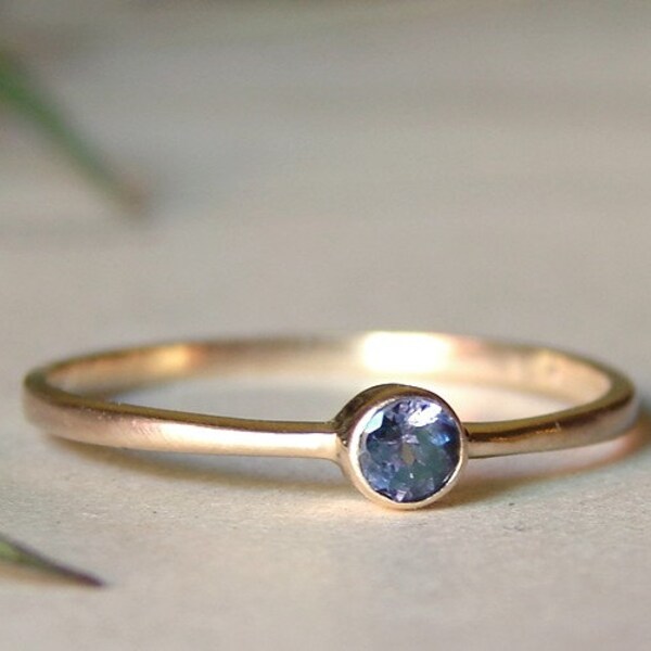 Tanzanite ring - 14k yellow gold