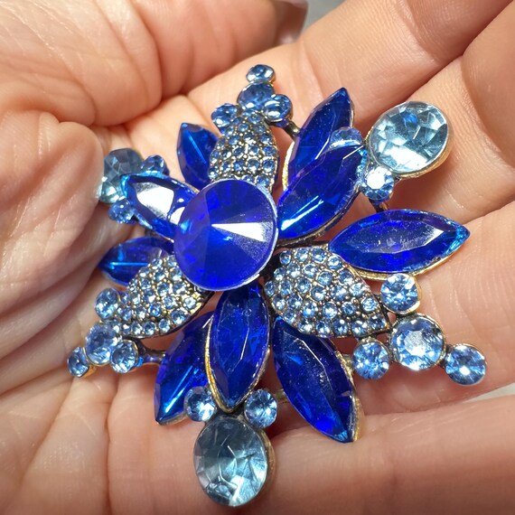 Floral Snowflake Rhinestone Statement Brooch Vint… - image 3