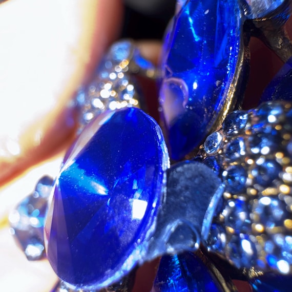 Floral Snowflake Rhinestone Statement Brooch Vint… - image 7