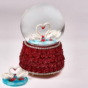 Romantic Swan Snow Globe, Musical & Self-Blowing, Love Swans Figurine, Anniversary Gift, Wedding Keepsake, Elegant Home Decor