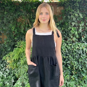 Opal linen pinafore- black