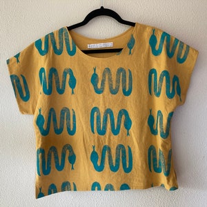 Snake print linen tee yellow image 2