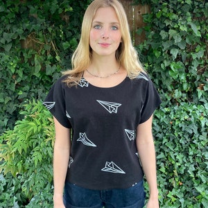 Paper Airplane print linen tee- black