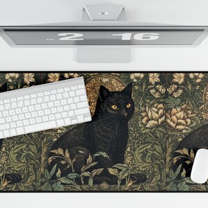 黒猫デスクマット＆マウスパッド、ダークフローラルオフィス装飾、中世のタペストリーアートデスクマット、ワイルドフラワーゲーミングマウスパッドXL動物愛好家ギフト