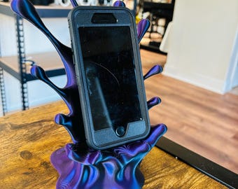 Splash Phone holder with charging port