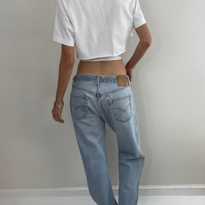Jeans Levis vintage anni &#39;80, modello 501, modello boyfriend baggy, con patta e bottoni, morbidi e sbiaditi, taglia 34 x 31, realizzati negli USA.