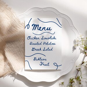 Plantilla de menú de boda de inspiración mediterránea / Diseño Canva editable e imprimible en azul / Tarjeta minimalista para cena de recepción / V12