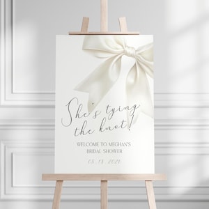 Cartello di benvenuto per addio al nubilato: decorazioni con fiocco, tema "Tinging the Knot" (download digitale), V08