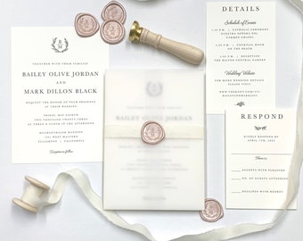 Rosa und Elfenbein Hochzeitseinladung mit Kranz-Wappen-Monogramm