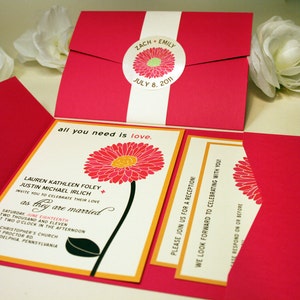 Daisy HochzeitSeinladung Set, Pink Daisy, Gerbera Daisy, Hot Pink Pocketfold, Bauchband, Aufkleber, Hochzeitseinladung
