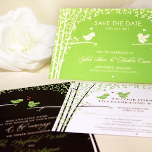 Liebe Vogel zu retten die Datum-Postkarte, Hochzeit speichern das Datum, die Liebe Vögel in den Bäumen mit Herzen, grün und schwarz, Liebe Vogel-Hochzeits-Einladung-Set