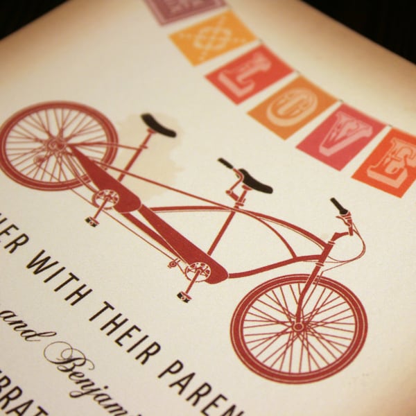 Invitation de mariage à vélo tandem vintage rustique avec drapeau Bunting, rouge orange marron mariage vélo invitations vélo cycliste mariage invitation