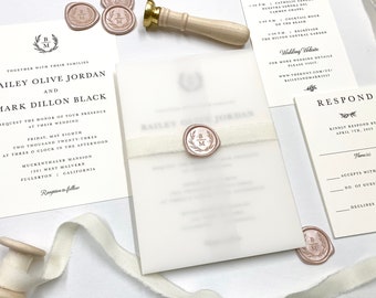 Hochzeitseinladungs-Set aus Champagner Rosa und Elfenbein mit Monogramm Wachs siegel