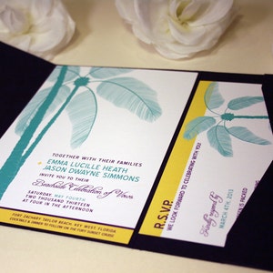 SAMPLE Palm Tree Pocketfold Inviti di nozze. Invito al matrimonio con destinazione Ocean Beach