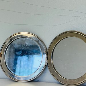 Petit miroir compact argenté SHISEIDO de PRELOVED image 3