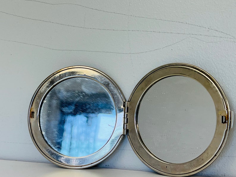 Petit miroir compact argenté SHISEIDO de PRELOVED image 3