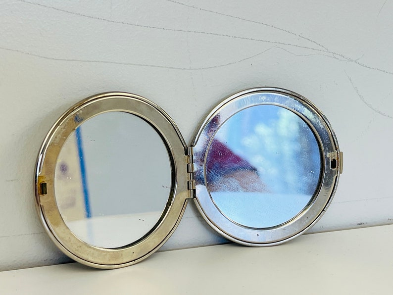 Petit miroir compact argenté SHISEIDO de PRELOVED image 2