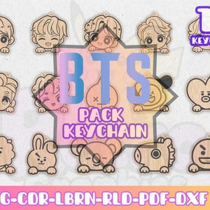 Peut inclure: Un ensemble de 15 porte-clés en bois avec des personnages de dessins animés et le texte "BTS PACK KEYCHAIN". Les porte-clés sont de différentes formes, avec le texte "SVG-CDR-LBRN-RLD-PDF-DXF" en bas.