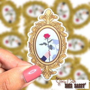 Netter Girly Retro Vintage ästhetischer Goldspiegel mit der Hand, die einen Rosen-Aufkleber-Geschenk-Aufkleber hält Wasserflasche, Laptop, Kindle, Planer Zubehör
