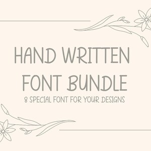 Op de afbeelding: Een handgetekend bloemenframe met de tekst "HAND WRITTEN FONT BUNDLE 8 SPECIAL FONT FOR YOUR DESIGNS".