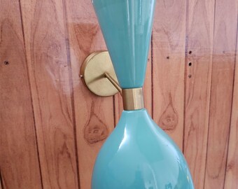 Lámpara de pared de latón con pantalla de tela: iluminación elegante para el hogar