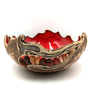 Frutero de cerámica roja: Centro de mesa de cerámica moderno con guijarros marinos, escultura grande hecha a mano, cerámica artística única, Kintsugi