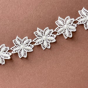 Vintage Flower Lace Trim 2 yards