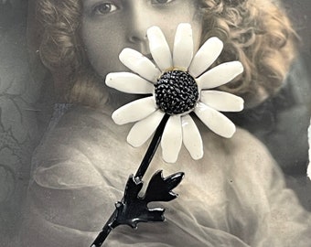 Vintage Daisy Enamel Flower Pin