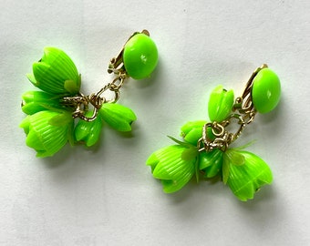 Vintage Mod Green Dangle  Earrings