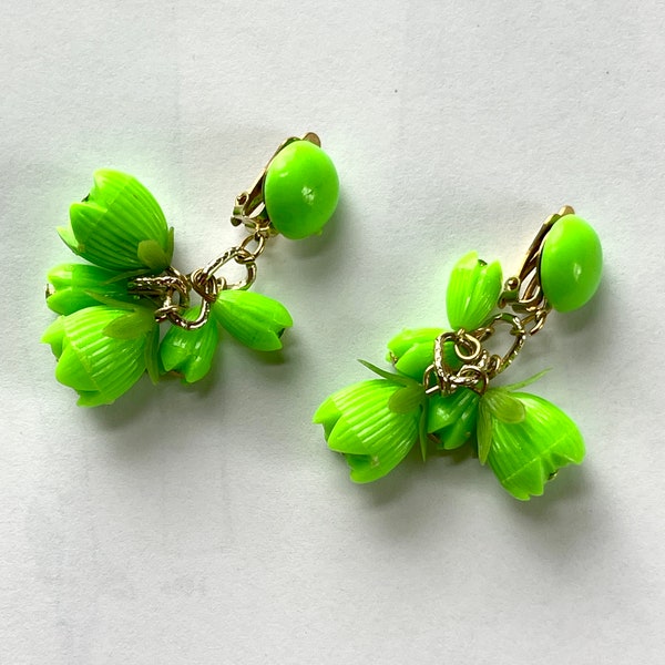 Vintage Mod Green Dangle  Earrings