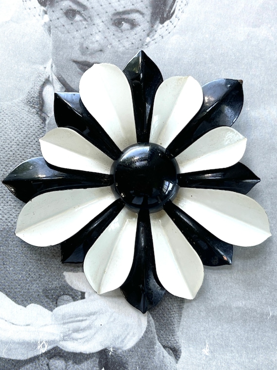 Black and White  Enamel Flower  Pin