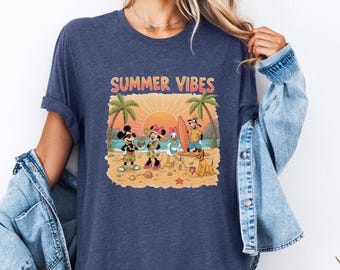 Musse Pigg och vänner sommarvibbar-tröja, Disney sommarvibbar-tröja, Disney sommarresa, Disney familjesemester, Disney familjesommar, strandtröja
