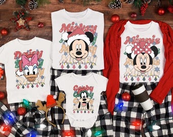 Camiseta navideña con personajes de Disney, camiseta navideña "Muy Feliz Navidad", camiseta navideña familiar Disney, camiseta navideña Disney 2025