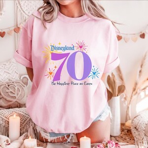 Disneyland 70 Der glücklichste Ort der Welt Shirt, Disneyland 70-jähriges Jubiläum 1955-2025 Shirt, Disney Familienurlaub 2025 Shirt, Retro Disney
