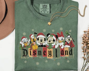 Camiseta navideña vintage de Disneyland con colores cómodos, camiseta navideña de Mickey y sus amigos, camiseta navideña de Disney, camiseta navideña familiar de Disney
