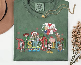 Maglietta natalizia Comfort Colors® Disneyland Toy Story, maglietta per feste di Natale, maglietta con personaggi Disney Pixar