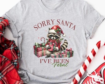 Lo siento, Santa, he estado salvaje, camiseta divertida de Navidad, camiseta de mapache salvaje de la temporada navideña, camiseta divertida de meme de mapache, regalo de camiseta de mapache