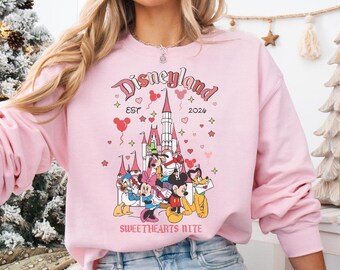 Sudadera "Noche de Amor" de Disneyland, viaje de San Valentín de Disney 2026, suéter de Mickey y sus amigos para parejas