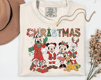 Camisa navideña de Mickey y sus amigos con colores cómodos, camisa de pijama navideña con personajes de Disney, camisa familiar navideña de Disneyland, camisa navideña de Disney