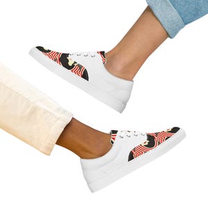 Women’s lace-up canvas shoes