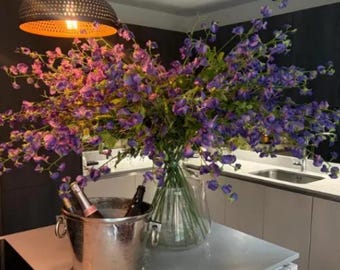 Lujoso ramo extralargo de guisantes de olor en color púrpura, arreglo floral artificial, flores de verano, ramo de novia y decoración del hogar.